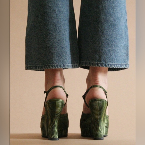 PRADA RARE VINTAGE 00 PRADA GREEN ILLUSION PRINT OPEN TOE WEDGE MULES sz 39 NWOT - Picture 3 of 12